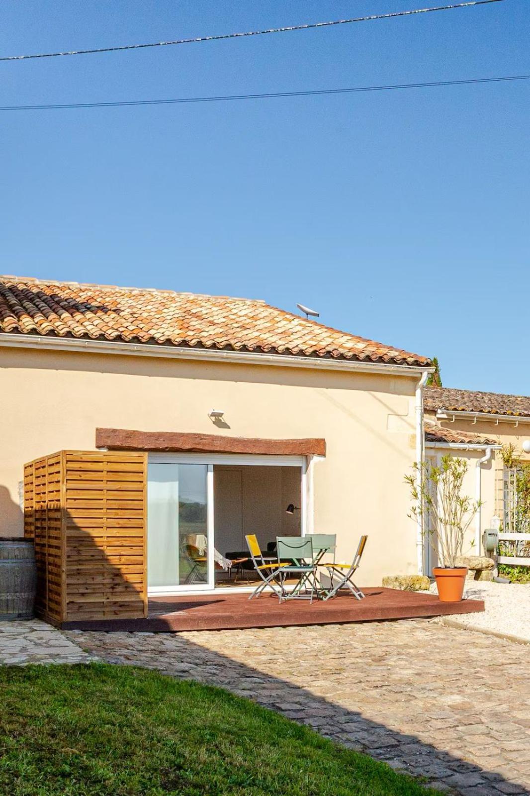 Guesthouse Les Maurins Saint-Sulpice-de-Faleyrens Eksteriør bilde